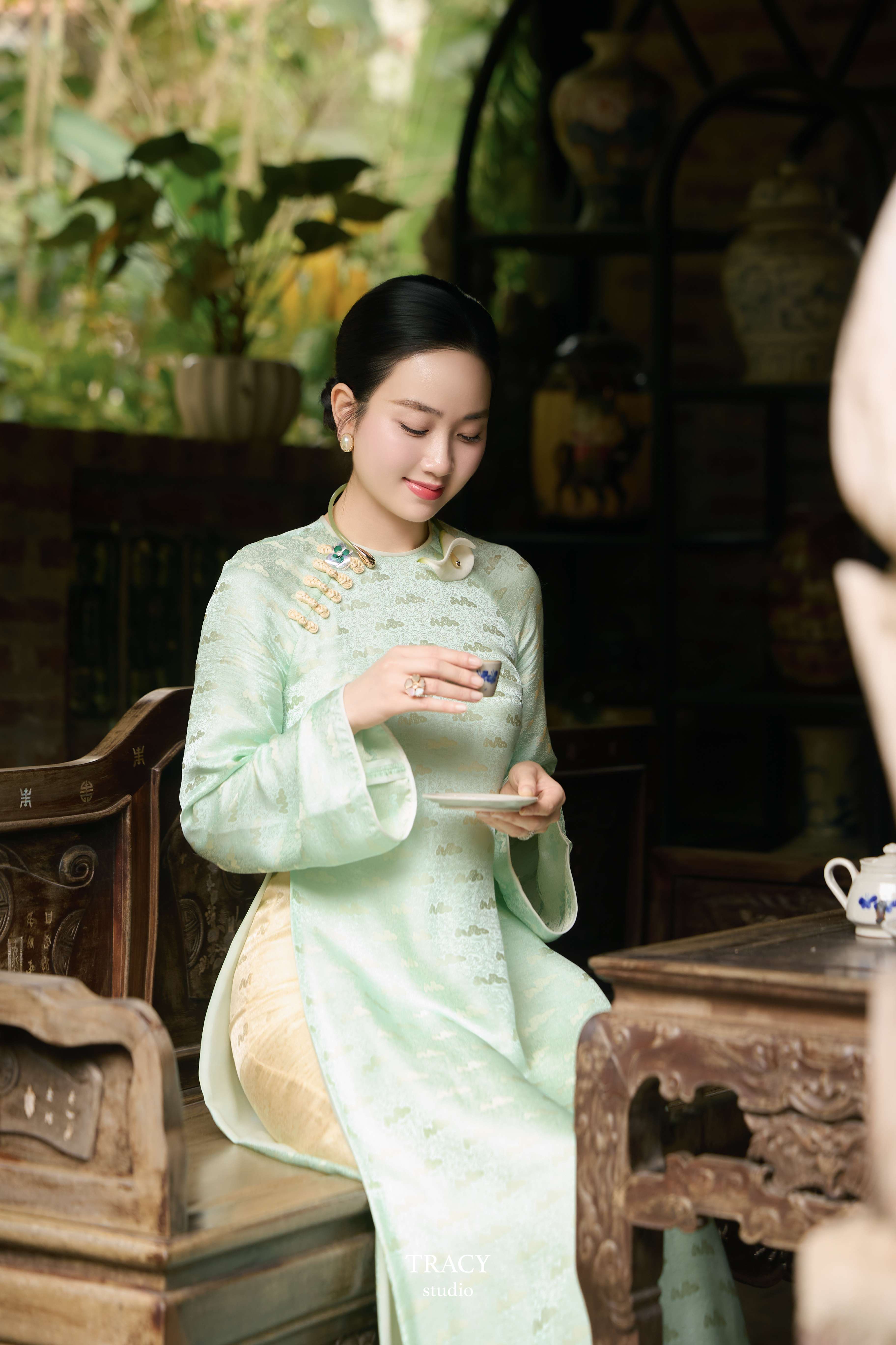 frontend/img/gallery/anh-tet-yem-ao-dai/tracy-studio-chup-chi-lan-huong (3).jpg